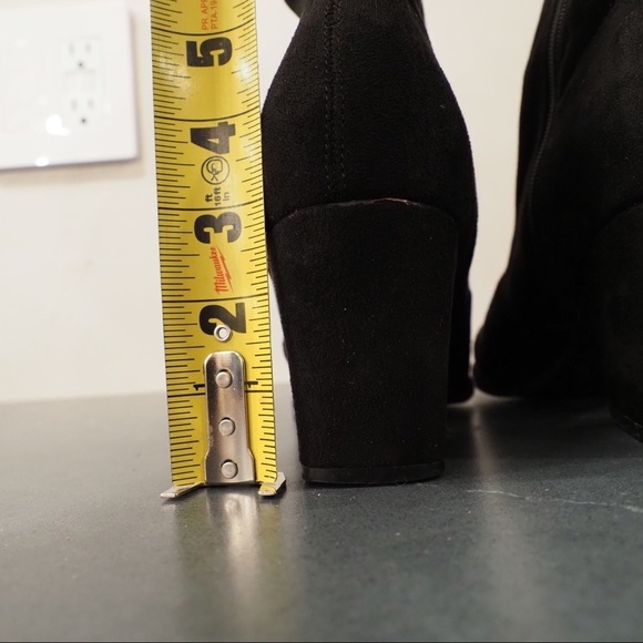 Marc Fisher sz 7.5 Leave2 black suede ankle booties - Picture 9 of 16